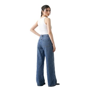 Jean large pour femme, taille haute, extensible, ourlet brut, en denim Zimba Platinum, avec un design premium et une qualité supérieure. - Product Image 4