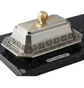 Plateau de service rectangulaire moderne de luxe en argent plaqué avec couvercle, incrustation dorée, design Art Déco gravé - Product Image 5