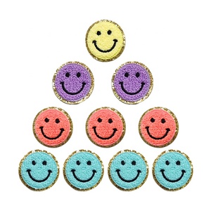 Parches de chenilla adhesivos bordados para ropa personalizados, toalla con purpurina de cara sonriente para ropa, sombreros, bolsas, PVC, forma de corazón - Product Image 1