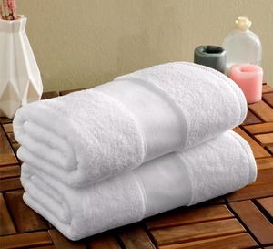 Serviettes de bain en coton pur de qualité export, blanches, 550 GSM, en tissu éponge, douces, absorbantes et durables, pour hôtels et complexes hôteliers - Product Image 6