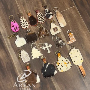 Nouveau porte-clés artisanal en cuir de vachette à poils, en forme d'étoile, style western, en cuir véritable, pour cowboy et cowgirl, avec motif vache - Product Image 1
