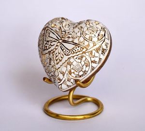 Urna Conmemorativa de Latón Real en Forma de Corazón para Guardar Cenizas, Diseñada con una Tapa Roscada Elegante y Duradera - Product Image 5