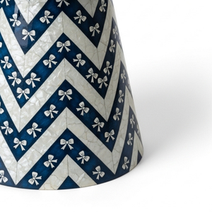 Mesa Auxiliar Premium de Lujo Industrial con Incrustaciones de Azul Meena y Patrón Chevron Hecho a Mano con Acentos de Madreperla para Escuelas (Venta al por Mayor) - Product Image 3