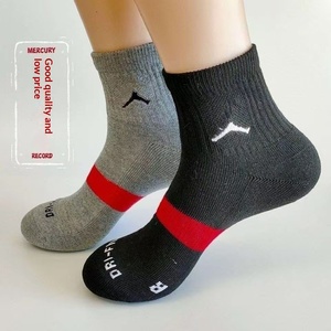 Chaussettes de sport épaisses en tricot pour hommes, couleur unie, polyester, été, course à pied, basketball, absorbant la transpiration, antidérapantes, pour le personnel aérien - Product Image 4