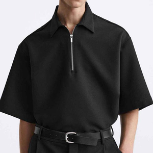 Polo de Manga Corta con Cierre para Hombre, Color Negro, Tejido Sólido, Estilo Minimalista, Corte Regular - Product Image 1