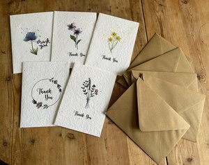 Tarjetas de Invitación Hechas a Mano con Diseño Moderno para Eventos, Tamaños Personalizados, Tarjetas de Felicitación, Invitaciones y Usos en Boutiques - Product Image 4