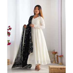 Hermoso Vestido Anarkali Modesto para Bodas con Pantalón y Dupatta para Fiestas y Ocasiones Especiales - Product Image 2