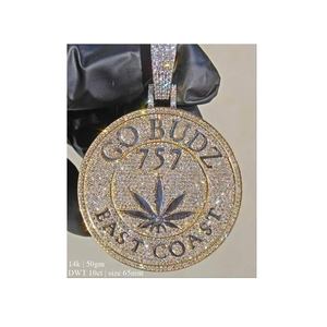 Colgante de Cruz Dorada Contemporáneo con Radiantes Piedras de Moissanita, Joyería Hip Hop Unisex con Brillo Duradero - Product Image 4
