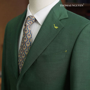Traje de Dos Piezas a Medida para Hombre en Verde Musgo - Colección Premium de Color Natural |   Chaqueta y Pantalones de Corte Entallado de Alta Costura - Product Image 3