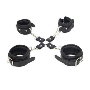 Set de Bondage de Cuero para Principiantes con Esposas, Collar, Pala y Accesorios - Product Image 1