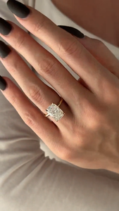 Grande bague de fiançailles en diamant de laboratoire allongé de 5 carats pour femme, en or jaune 14 carats, cadeau d'anniversaire - Product Image 5