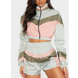 Conjunto de dos piezas de verano para mujer: Chaqueta corta cortavientos con cremallera y pantalones cortos de chándal de tela gruesa al por mayor - Product Image 2