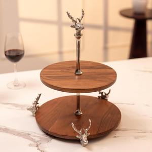 Support à gâteau de luxe à 2 niveaux en bois avec tête de cerf et accents métalliques argentés en forme de renne, plateau de service à étages, présentoir à desserts rustique pour la décoration intérieure - Product Image 2