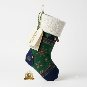 Chaussette de Noël personnalisée en feutre vert avec revers en sherpa, accent étoile et clochette, broderie flocon de neige, vente en gros - Product Image 5
