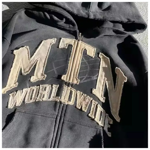 Sudaderas con capucha y cremallera personalizadas con parche bordado desgastado, conjuntos de sudadera estilo urbano hechos a medida, ropa de moda a precio económico. - Product Image 3