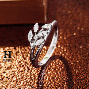 Elegante Anillo de Compromiso con Diamante Cultivado en Laboratorio, Corte Marquesa, en Oro Blanco de 14K, Diseño de Rama de Hojas, Anillo Nupcial Inspirado en la Naturaleza - Product Image 5