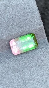 Pierre précieuse naturelle de tourmaline pastèque bicolore, taille émeraude, pierre brute certifiée IGI, couleur claire pour la fabrication de bijoux fins - Product Image 4