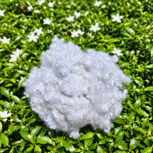 Fibre de polyester creuse recyclée blanche, ignifuge, matière de rembourrage douce, certifiée GRS, 51 mm, 6D - Product Image 4