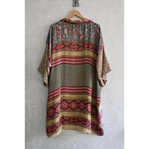 Exclusivo Kimono de Lujo con Parches de Seda para Mujer, Largo Vestido de Noche Estilo Boho de Diseñador - Product Image 5