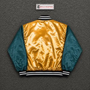 Chaqueta Varsity Personalizada en Satén Dorado y Verde Azulado Oscuro, Chaqueta Bomber de Béisbol Brillante Premium con Mangas en Contraste y Rayas Blancas y Negras - Product Image 6