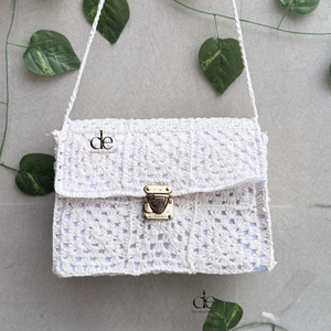 คอลเลกชันใหม่โครเชต์ฤดูร้อนชายหาดฟางกระเป๋าโบฮีเมียนสลิงHandmade Designerผู้หญิงกระเป๋าสะพายสไตล์หญ้าทะเลกระเป๋าสแควร์ - Product Image 1