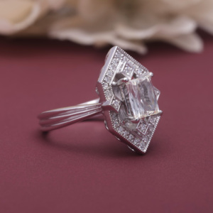 Bague de fiançailles en diamant de laboratoire certifié IGI, taille radiant, style Art Déco, halo, en argent sterling 925 massif, bague vintage - Product Image 2
