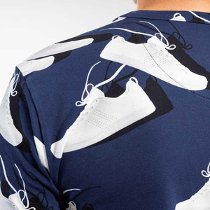 Ensemble t-shirt et short pour homme bleu marine à col rond avec imprimé baskets blanches, tenue décontractée d'été en tissu tricoté en coton respirant - Product Image 5
