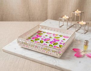 Bandeja de Servir Metálica con Diseño de Loto y Acabado Plateado, Bandeja Decorativa Cuadrada para Servir Aperitivos, Frutos Secos, Té y Regalos - Product Image 2