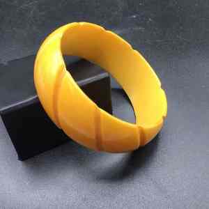 Bracelet en résine fait main, teinte de couleur unique, de qualité supérieure, bijou classique et tendance pour femmes et jeunes filles - Product Image 1