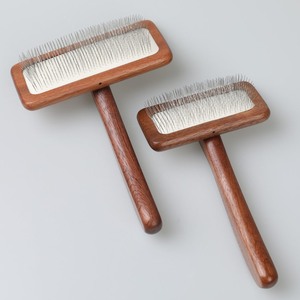 Brosse lissante en bois pour animaux de compagnie, brosse à poils pour animaux, soin du pelage, confort pour animaux, hygiène pour les propriétaires d'animaux, bienfaits de la brosse de toilettage pour animaux - Product Image 4