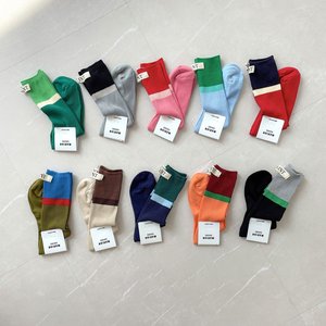 Calzini da Donna in Cotone e Fibra di Bambù, Rossi con Logo Blu Navy, Assorbenti, per Uso Quotidiano, Autunnali, Lavorazione Regolare, Motivo Tinta Unita - Product Image 2