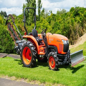 Tracteur de jardin Kubota L3800 rouge 4x4 40 CV à transmission par engrenages, niveau de sécurité élevé, chargeuse sur roues, lame de nivellement, fourches à palettes - Product Image 5