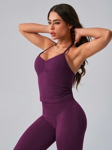 Conjunto Deportivo de 2 Piezas para Mujer, Top Corto con Cuello Halter y Leggings de Cintura Alta con Efecto Push-Up, sin Costuras, para Gimnasio - Product Image 4