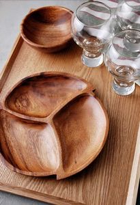 Bandeja Redonda de Madera para Servir - Diseño Clásico y Duradero para Bodas, para Comida, Té, Café, Desayuno y Bocadillos - Product Image 2