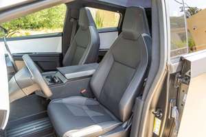 Pick-up électrique tout-terrain haut de gamme Cyberbeast Series 2024 d'occasion - Product Image 6