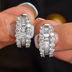 Boucles d'oreilles de soirée sur mesure haut de gamme en or blanc 18 carats, entièrement pavées de diamants de laboratoire baguette et ronds, style cluster - Product Image 3