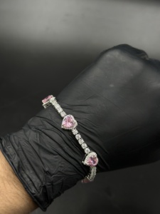 Pulsera de tenis de lujo para mujer de plata 925 con moissanita, piedras rosas de corte corazón y engaste de garras, joyería nupcial - Product Image 4