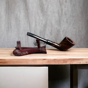 Pipa de Tabaco Moderna Hecha a Mano en Madera Natural Ecológica, Regalo para Coleccionistas de Tradebyd - Product Image 1