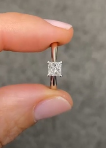 Anillo de Compromiso Minimalista con Diamante Cultivado en Laboratorio, Corte Princesa, Oro Rosa de 18K, Certificado IGI, para Uso Diario - Product Image 2