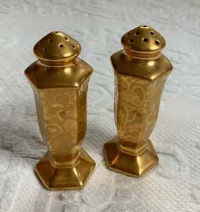Vintage Pewter Metal <b>Salt</b> and Pepper Shakers Classic Hourglass Shape Traditional Dining Table Spice Seasoning Dispenser - Product Image 5