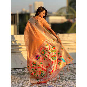 Sari de Seda Paithani con Tejido Zari y Organza de Melocotón Elite Weaves de 450g para Bodas - Product Image 4