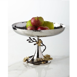 Corbeille à fruits moderne en métal avec motif floral doré, finition polie, fait main, plat de service décoratif pour centre de table - Product Image 1