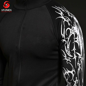 Veste de compression noire à manches longues pour homme avec imprimé tribal blanc, séchage rapide, vêtements de sport, services OEM, prix de gros - Product Image 3