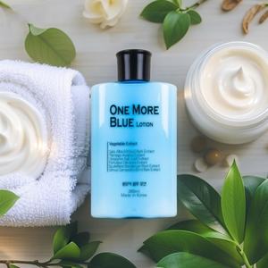 Lotion hydratante grand format 380 ml à la réglisse et à l'acide hyaluronique, apaisante et hydratante pour le visage et le corps - Product Image 1