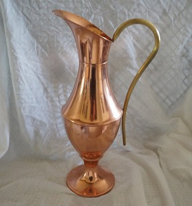 Pichet en cuivre vintage 1,5 L, carafe à eau en métal, design durable, idéal pour les fêtes - Product Image 3