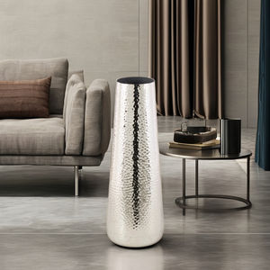 แจกันดอกไม้โลหะที่โดดเด่น ออกแบบมาเพื่อสะท้อนเทรนด์ไลฟ์สไตล์ ให้การเคลื่อนย้ายง่าย และเพิ่มความสง่างามสำหรับการตกแต่งในช่วงเทศกาล - Product Image 3