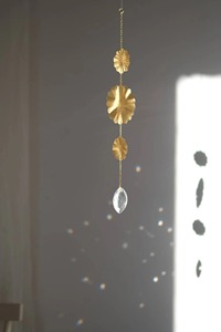 Attrape-soleil en métal et cristal en forme de fleur pour capturer la lumière du soleil, décoration de maison et de jardin, objet suspendu pour fenêtre, cadeau en provenance d'Inde - Product Image 4