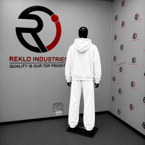 Conjunto Deportivo para Hombre, Sudadera con Capucha Blanca y Logotipo Gráfico en el Pecho, Pantalones Jogger a Juego, Ropa Deportiva Casual - Product Image 4
