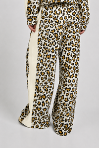 Pantalones Jogger Anchos y Suaves con Estampado de Leopardo Blanco y Amarillo para Mujer, con Franja Lateral en Contraste, para la Temporada de Invierno - Product Image 2