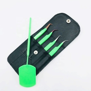 Pinzas para extensión de pestañas con punta de color plasma plateado/oro rosa/morado y recubrimiento en polvo verde, espejo y estuche negro. - Product Image 2